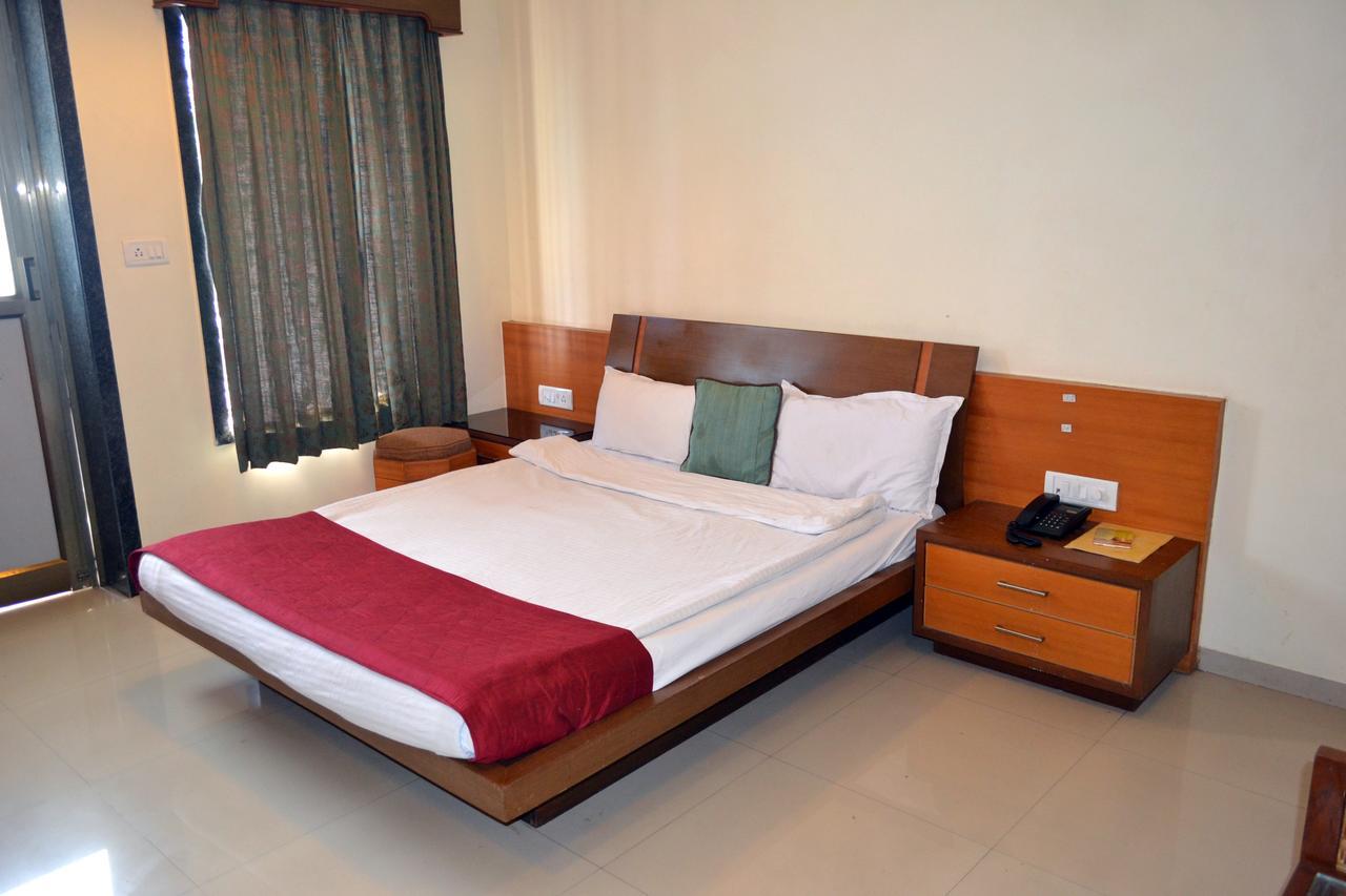 Jaffer Bhai's Brickland Hotel Panchgani Exteriör bild